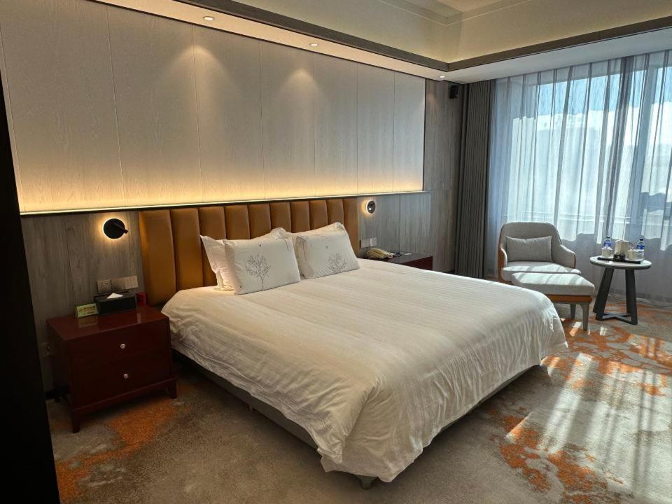 Beijing Jingyi Hotel Exterior photo
